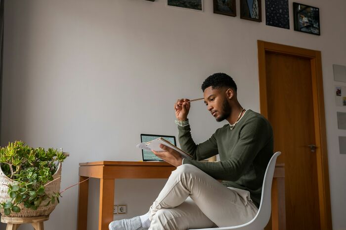 People Share Stories About Someone Extremely Intelligent That They’ve Met