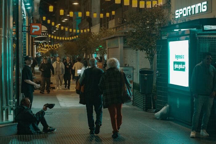 “People Who Served A Long Time In Prison, What Shocked You When You Got Out?” (39 Answers)