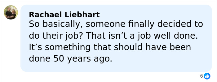 Closure: Facebook comment criticizing a delayed investigation, blue comment bubble with like icon Closure: Facebook comment criticizing a delayed investigation, blue comment bubble with like icon