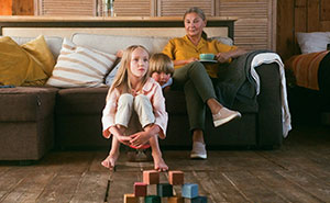 “They Call Me Evil And Rude”: Woman In Labor Is Mad At Neighbor Who Won’t Take Her Kids At 3am