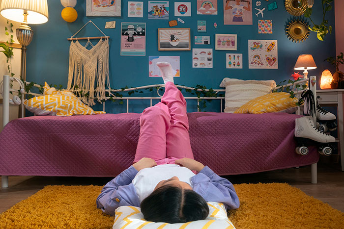 Teen Is Jealous Of Her Half-Sister&rsquo;s Bedroom, Asks For It As A Christmas Gift