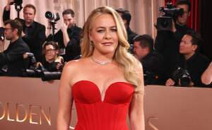 Alicia Silverstone Goes Viral As Viewers Notice Bizarre Facial Movements At Golden Globes