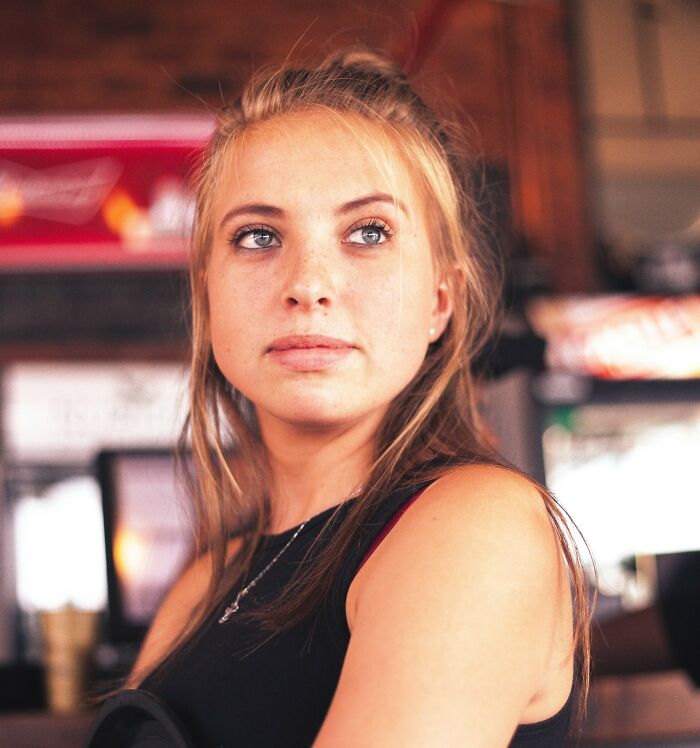 “Talking In The Lift”: 47 Offensive Things Americans Do In Other Countries Without Even Realizing It