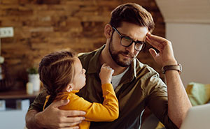 Dad Can’t Manage To Keep Toddler From Mom So She Can Study – “You’re Being Outsmarted By A 2YO”