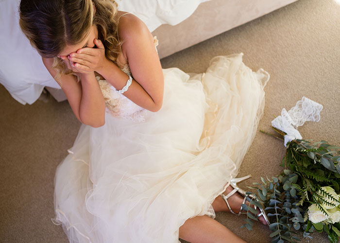 MUA Leaves Bride Makeup-Less Saying She's Sick, Bride's Sister Finds Out The Real Reason