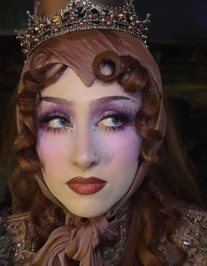 Chappell Roan wearing a crown and vintage-inspired makeup, analyzed by body language expert after Grammys 2026 appearance.