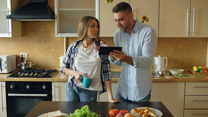 “I Make About 4x Her Salary”: Pregnant Bride Thinks Prenup Is Unfair, Guy Halts The Wedding “I Make About 4x Her Salary”: Pregnant Bride Thinks Prenup Is Unfair, Guy Halts The Wedding