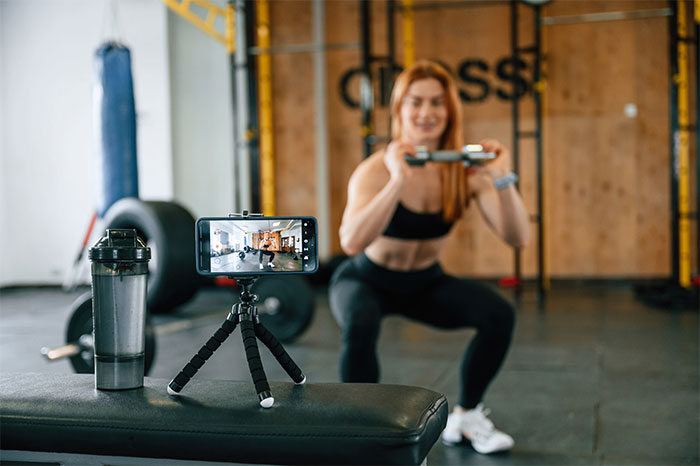 Frustrated Guy Snitches To Gym Staff After Woman Won't Stop Filming - 14
