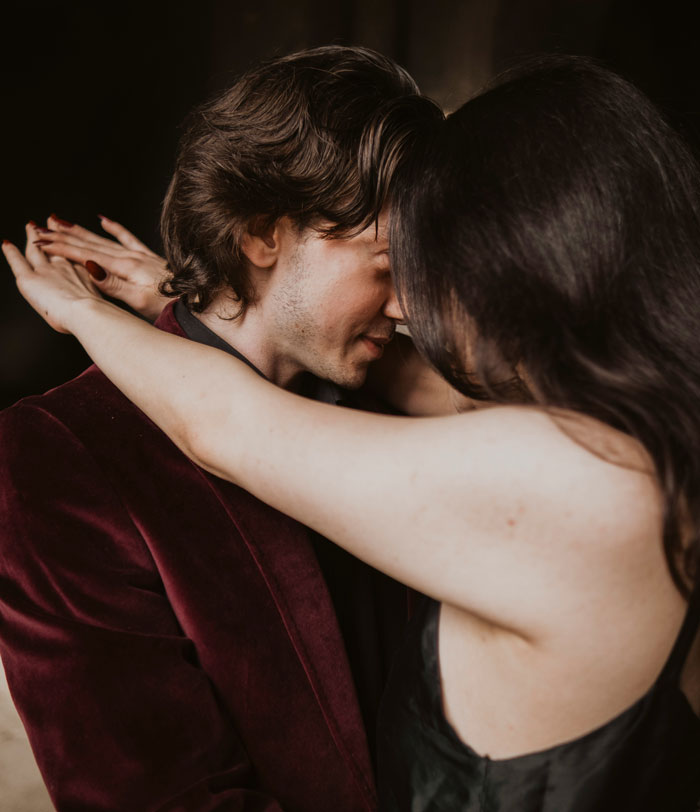 “It Is Quite Sad”: 71 People Who Have Dated Out Of Their League Share How It Turned Out