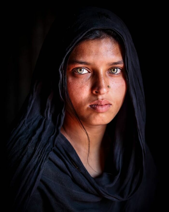 Photographer Mou Ayesha Captures The Striking Beauty Of Light-Eyed People In Bangladesh (22 Pics)