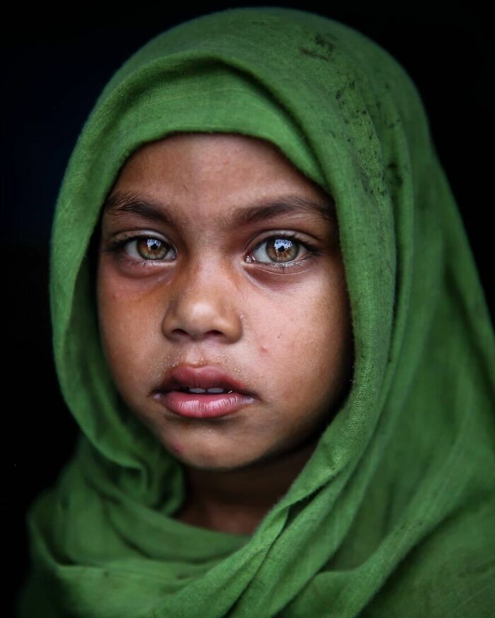 Photographer Mou Ayesha Captures The Striking Beauty Of Light-Eyed People In Bangladesh (22 Pics)