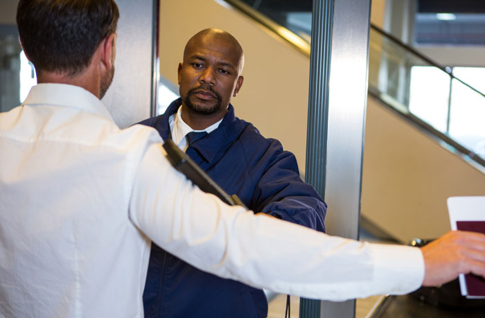 “Don’t Eat The Food”: 32 Airport Secrets From Insiders And Regular Flyers