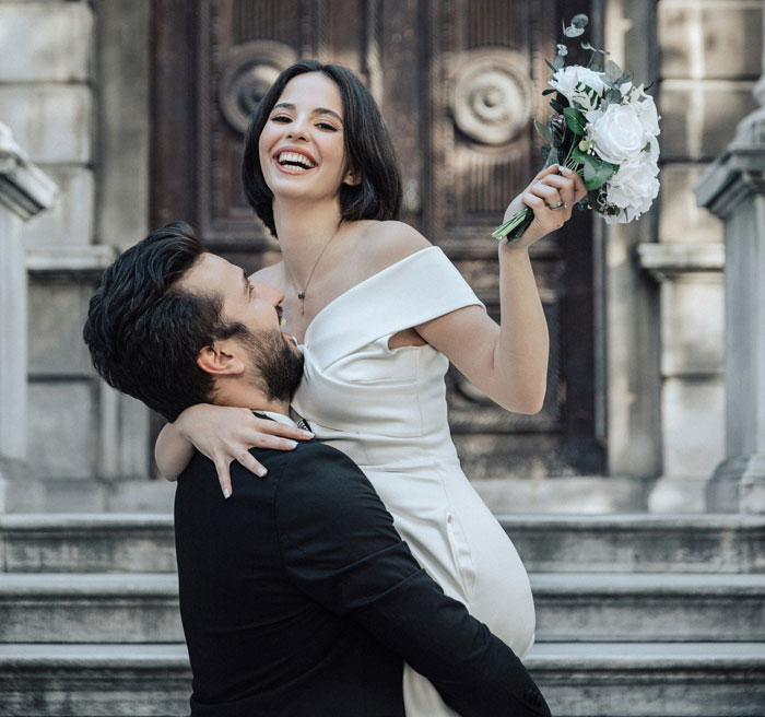 “It Is Quite Sad”: 71 People Who Have Dated Out Of Their League Share How It Turned Out