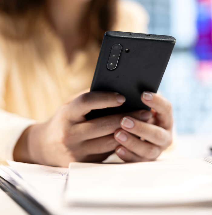 40 Times Cheaters Got Caught After One Small Slip-Up Gave Them Away