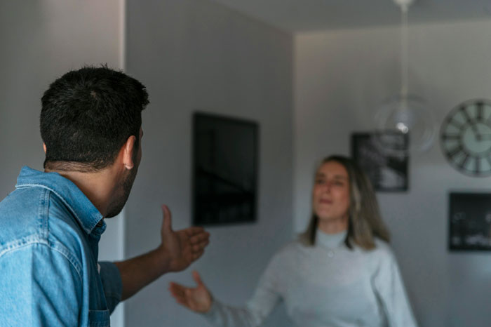 40 Times Cheaters Got Caught After One Small Slip-Up Gave Them Away