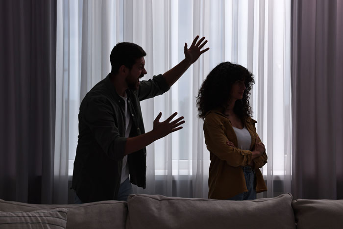 40 Times Cheaters Got Caught After One Small Slip-Up Gave Them Away