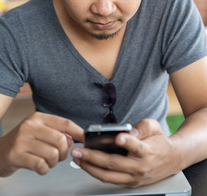 40 Times Cheaters Got Caught After One Small Slip-Up Gave Them Away