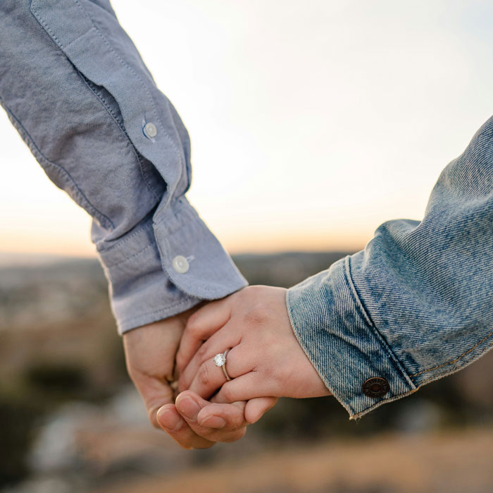 “It Is Quite Sad”: 71 People Who Have Dated Out Of Their League Share How It Turned Out