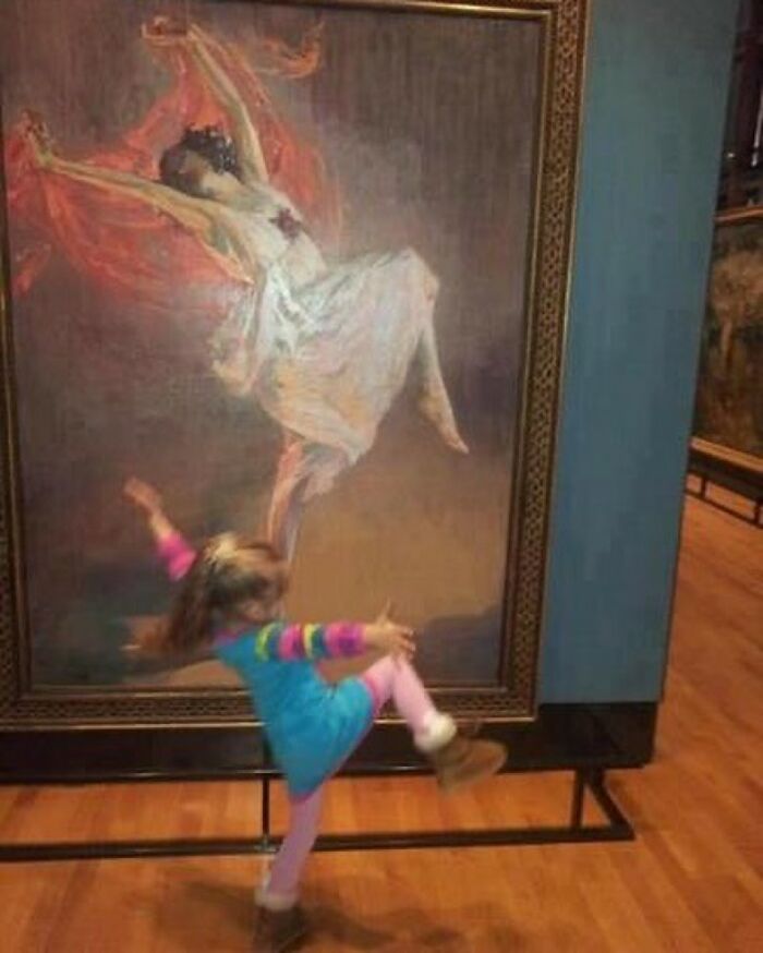 These Stunning Photographs Capture Perfectly Timed Moments That Tell Whole Stories (35 New Pics)