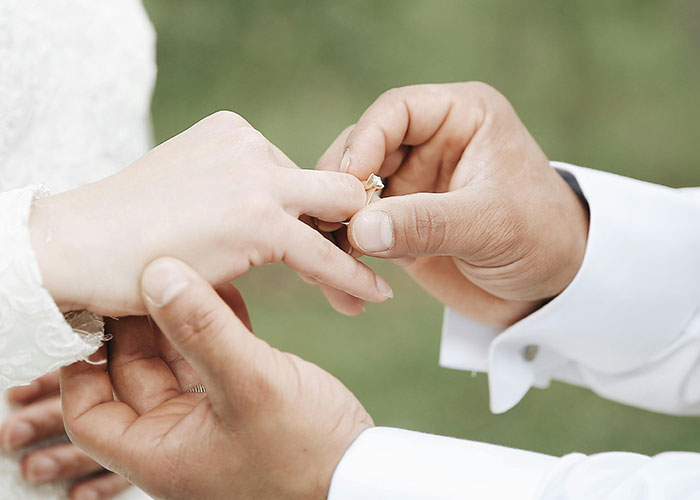 47 People Who Had A Deal To Get Married To Their Friends If They Were Single By 30 Share What Happened