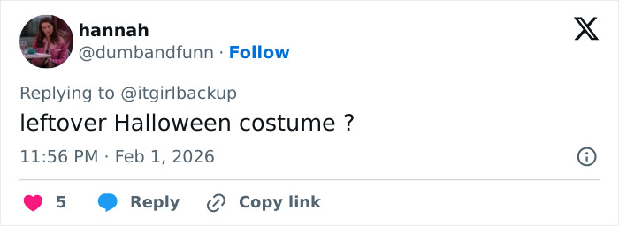 Tweet on social media reacting to Heidi Klum&rsquo;s Grammys look, referencing Bianca Censori 2026 edition with mixed opinions.