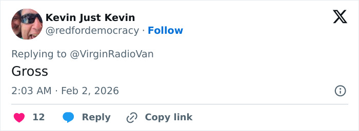 Screenshot of a Twitter reply criticizing Chappell Roan’s Grammys 2026 appearance, related to body language expert analysis.