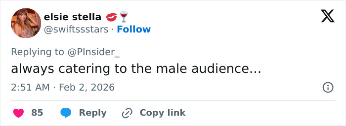 Chappell Roan at the 2026 Grammys wearing a bold outfit while a body language expert analyzes her appearance.