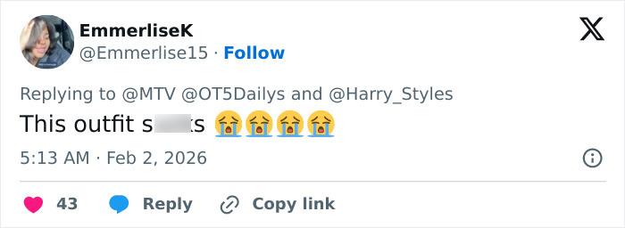Tweet reacting to Harry Styles’ outfit, expressing strong disapproval during his on-stage appearance at the 2026 Grammys.