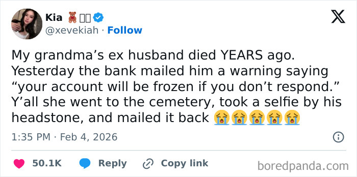 Screenshot of a tweet showing a boomer misunderstanding digital banking, illustrating boomer fails in technology use.