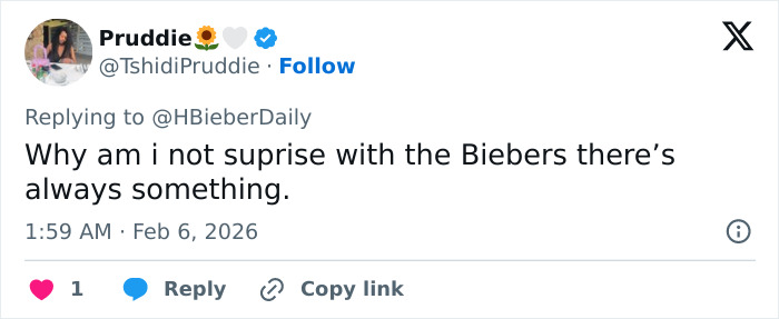 Tweet reacting to Justin and Hailey Bieber's Super Bowl tense moment decoded by lip reader with a surprised tone.