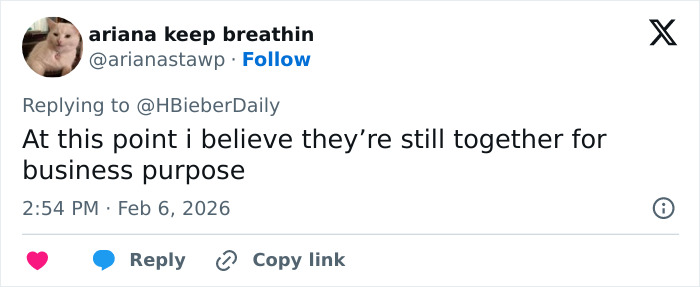 Tweet from Ariana Keep Breathin commenting on Justin and Hailey Bieber's Super Bowl tense moment and relationship status.