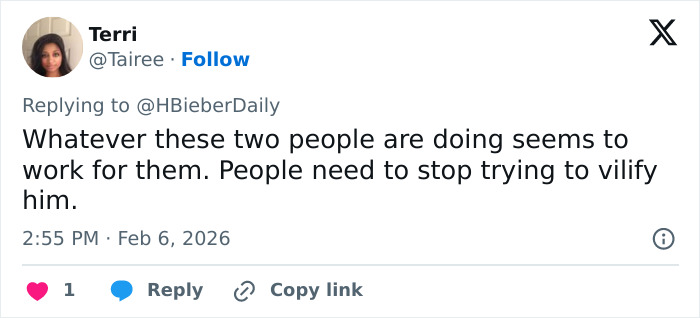 Screenshot of a Twitter reply discussing Justin and Hailey Bieber's Super Bowl tense moment decoded by lip reader.