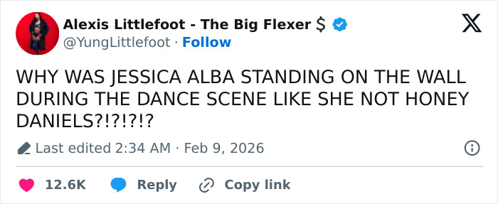 Tweet criticizing Jessica Alba’s Super Bowl halftime show dancing, questioning her role during the dance scene.