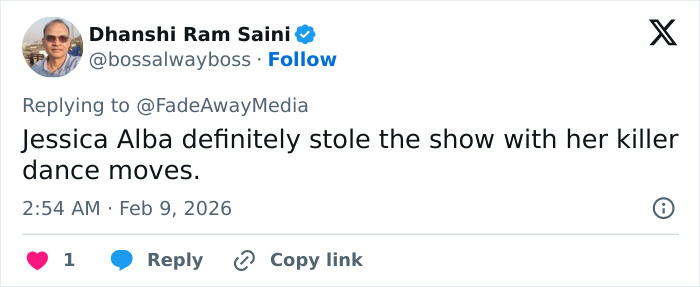 Screenshot of a tweet praising Jessica Alba’s Super Bowl halftime show dancing with killer dance moves.