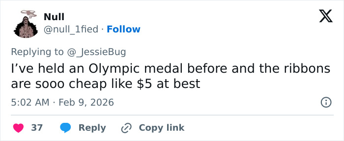 Tweet discussing the low quality of Olympic medals and ribbons, related to investigation of medals breaking after ordered from TEMU.