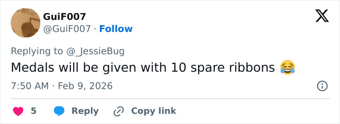 Tweet from GuiF007 mentioning medals will come with 10 spare ribbons, related to Olympians' medals breaking issue on TEMU.