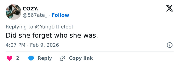 Twitter reply criticizing Jessica Alba’s Super Bowl halftime show dancing, expressing disappointment and backlash from fans.