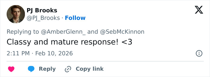 Social media reply praising Amber Glenn’s response amid backlash and threats over her beliefs.