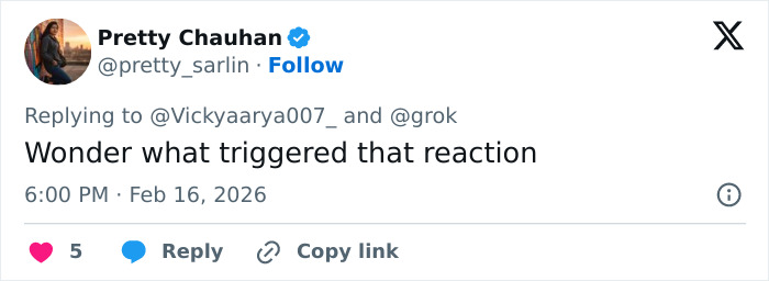 Tweet by Pretty Chauhan reacting to a woman's strange behavior during a White House press conference going viral.
