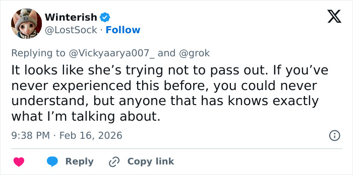 Tweet describing a woman’s strange behavior during White House press conference going viral on social media.