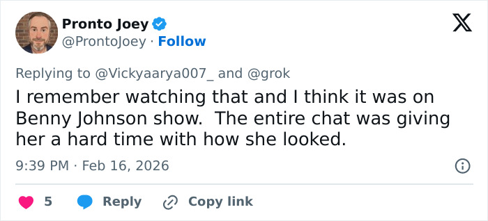 Tweet from Pronto Joey discussing woman's strange behavior during White House press conference going viral.
