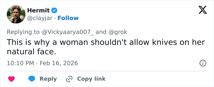 Tweet discussing a woman’s strange behavior during a White House press conference going viral on social media.