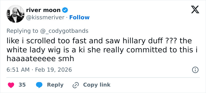 Tweet reacting to Nicki Minaj’s dramatic new look mentioning a white lady wig and expressing surprise and disbelief.