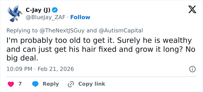 Screenshot of a tweet discussing influencer humiliated after getting his wig snatched by a stranger.