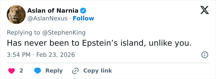 Screenshot of a Twitter reply criticizing Stephen King amid backlash over false claims about Donald Trump.