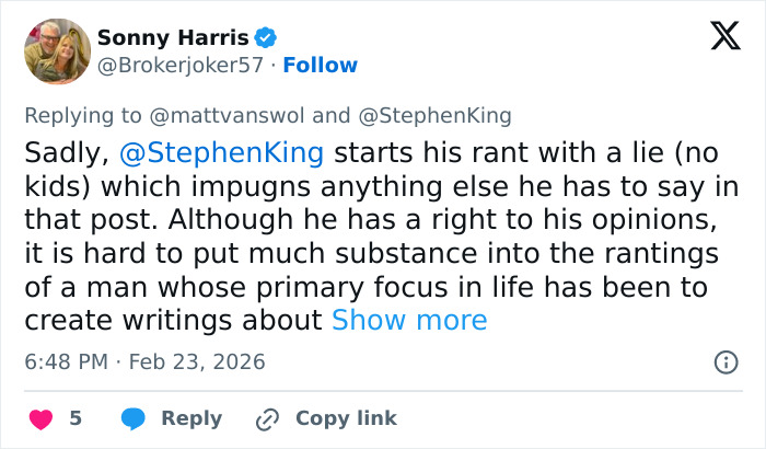 Tweet criticizing Stephen King for making false claims about Donald Trump during a public online discussion.