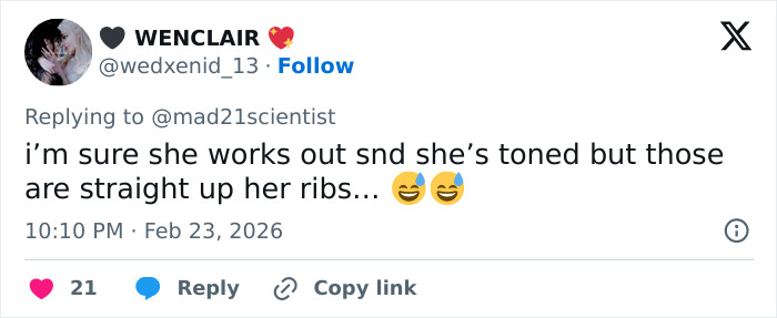 Tweet discussing Sadie Sink’s toned appearance and mentioning those are her ribs in a social media conversation.