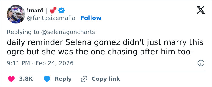 Tweet from user imani responding to Selena Gomez charts with fans urging Selena Gomez to divorce Benny Blanco after viral interview.