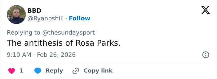 Screenshot of a tweet replying to a sports account, referencing an ex-Vogue editor leaving a first class cabin over micro-aggression.