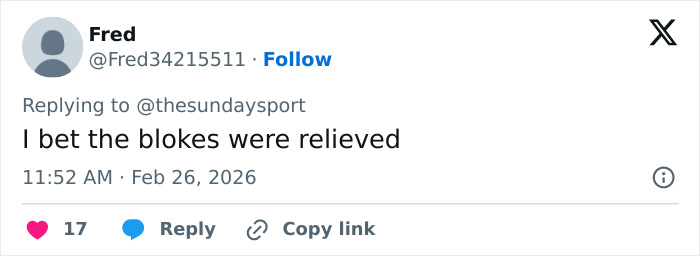 Screenshot of a social media post commenting on an ex-Vogue editor leaving a first class cabin due to micro-aggression.